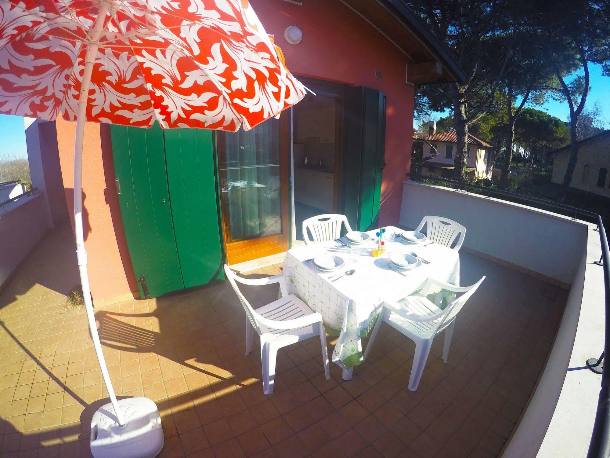 Residence Le Piramidi Caorle Bagian luar foto